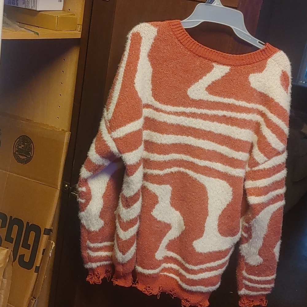 BUNDLE Abstract Sweater -  Both Sweaters For the price Of One!Bundle - Picture 5 of 6